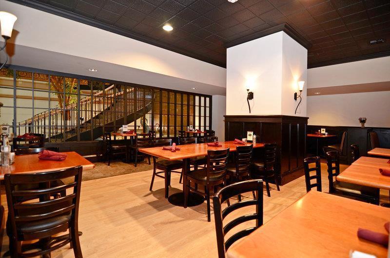 贝灵厄姆福朋喜来登酒店及会议中心 餐厅 照片